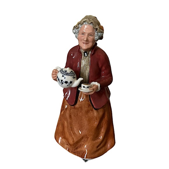 Royal Doulton Accents Vintage Royal Doulton Tea Time Grandma Figurine Decor Hand Painted
